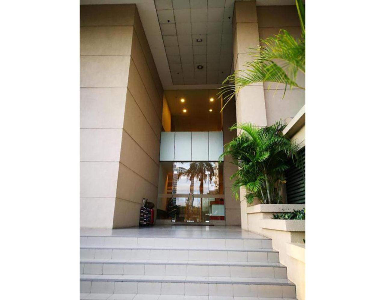 The Regency Luxury Suite -Gurney Strait Quay Tanjung Tokong Екстериор снимка